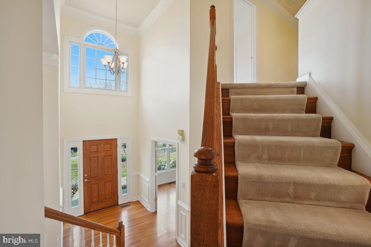 6 Hackett Court Poolesville, MD 20837 - Photo 26 of 53 Upper Level Landing