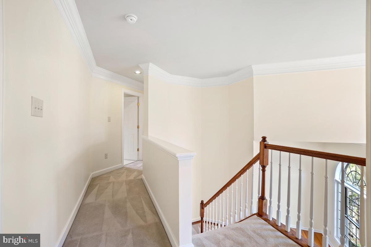 6 Hackett Court Poolesville, MD 20837 - Photo 27 of 53 Upper Level Hallway