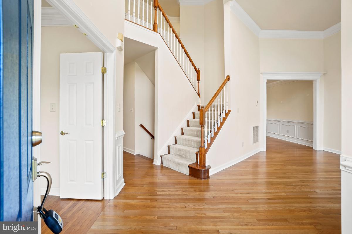 6 Hackett Court Poolesville, MD 20837 - Photo 3 of 53 Entry