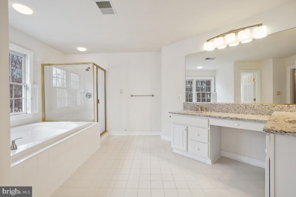 6 Hackett Court Poolesville, MD 20837 - Photo 33 of 53 Primary Ensuite Bath
