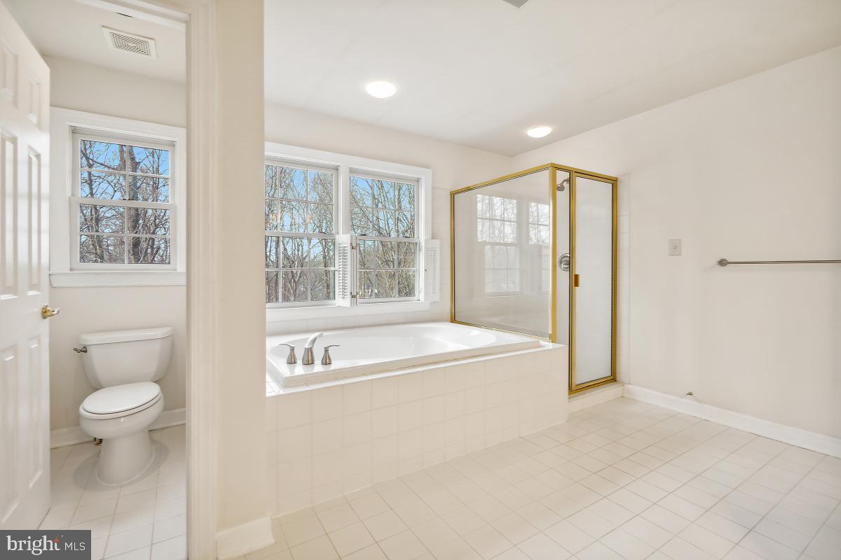 6 Hackett Court Poolesville, MD 20837 - Photo 34 of 53 Primary Ensuite Bath