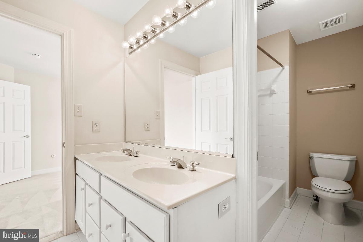 6 Hackett Court Poolesville, MD 20837 - Photo 37 of 53 Upper Level Jack and Jill Full Bath