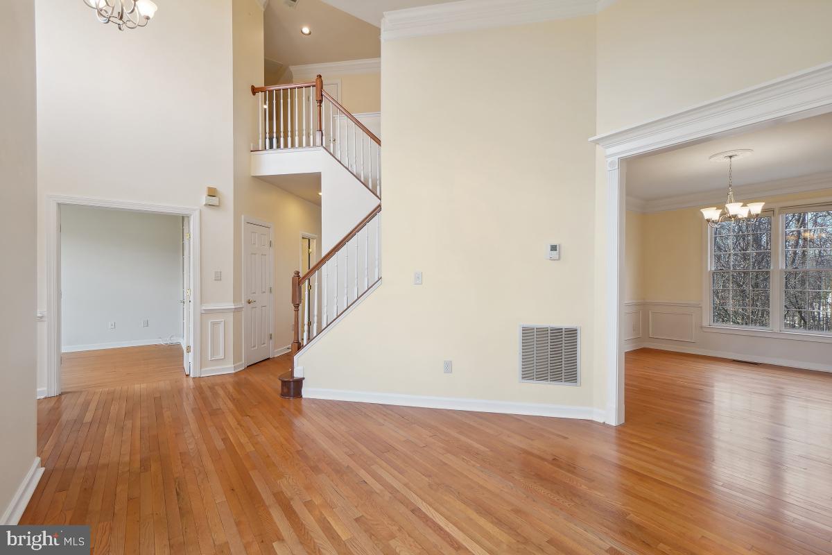 6 Hackett Court Poolesville, MD 20837 - Photo 6 of 53 Living Room