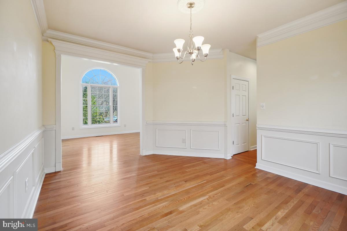 6 Hackett Court Poolesville, MD 20837 - Photo 9 of 53 Dining Room