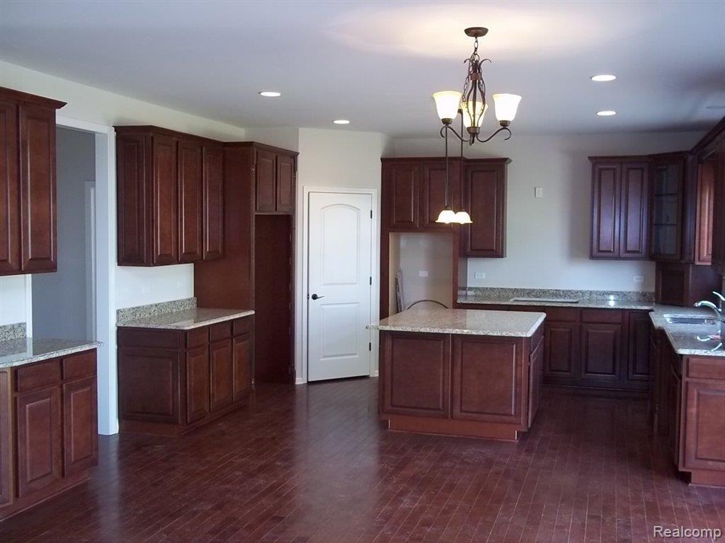 3654 Hogan Circle Rochester, MI 48307 - Photo 7 of 25 100_0286.JPG