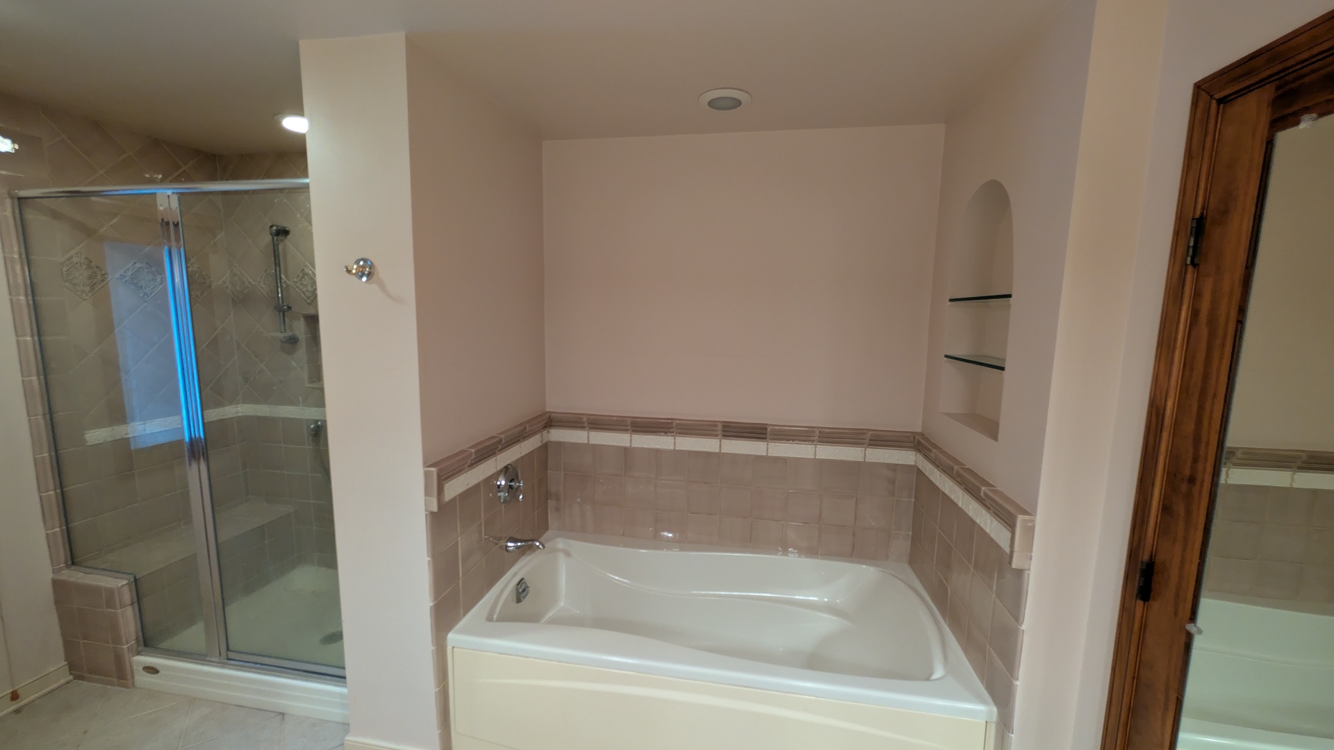 1102 O'Plaine Road Waukegan, IL 60085 - Photo 20 of 41 a bathroom with a bathtub