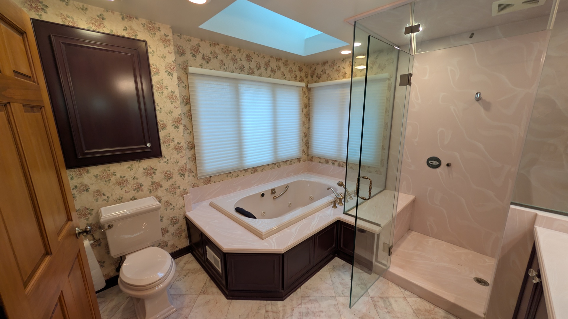 1102 O'Plaine Road Waukegan, IL 60085 - Photo 23 of 41 a bathroom with a sink toilet and shower