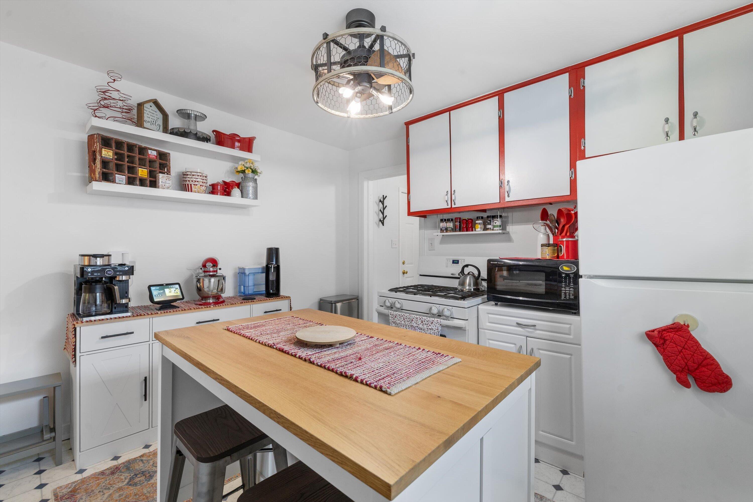 2109 Monroe Avenue Racine, WI 53405 - Photo 12 of 30 Kitchen