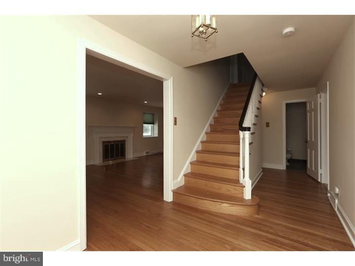3931 Netherfield Road Philadelphia, PA 19129 - Photo 4 of 24 Hallway