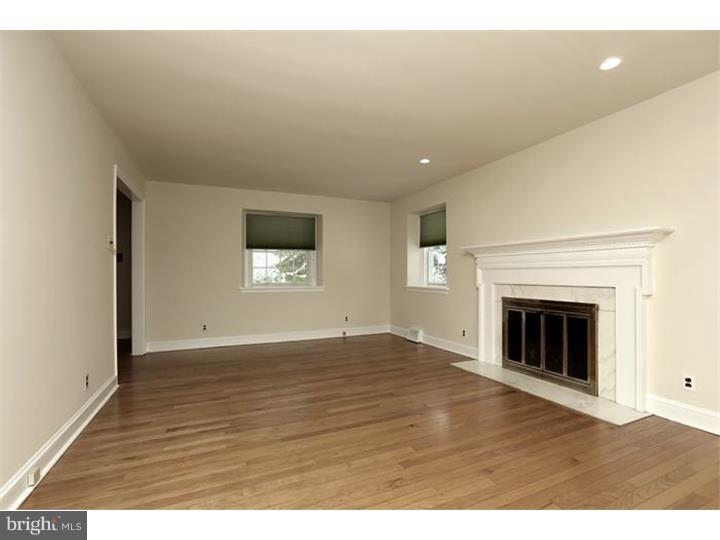 3931 Netherfield Road Philadelphia, PA 19129 - Photo 5 of 24 Living Room