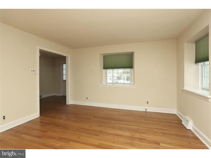 3931 Netherfield Road Philadelphia, PA 19129 - Photo 6 of 24 Living Room