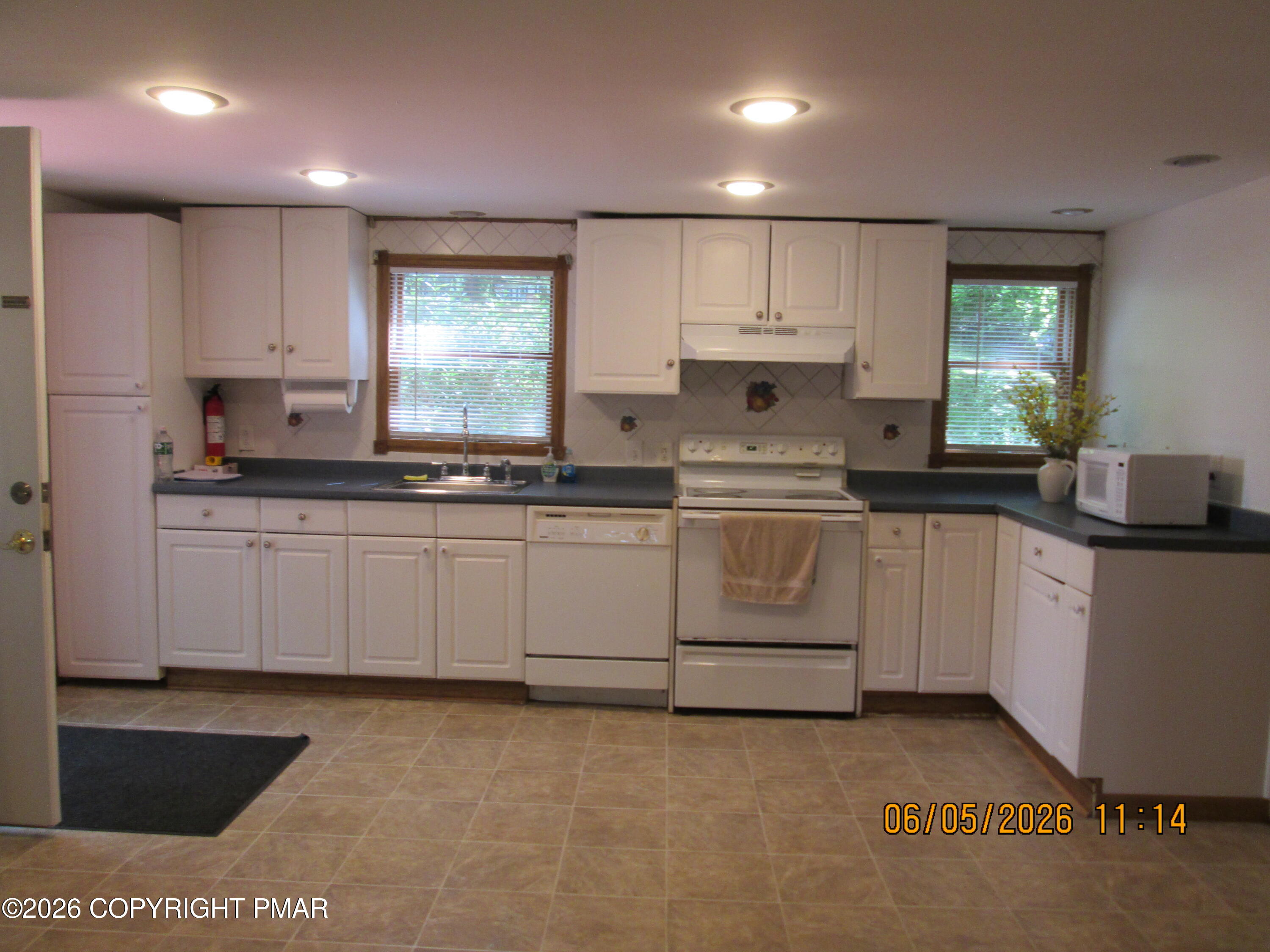 2257 Pine Lane Bushkill, PA 18324 - Photo 3 of 16 IMG_0295
