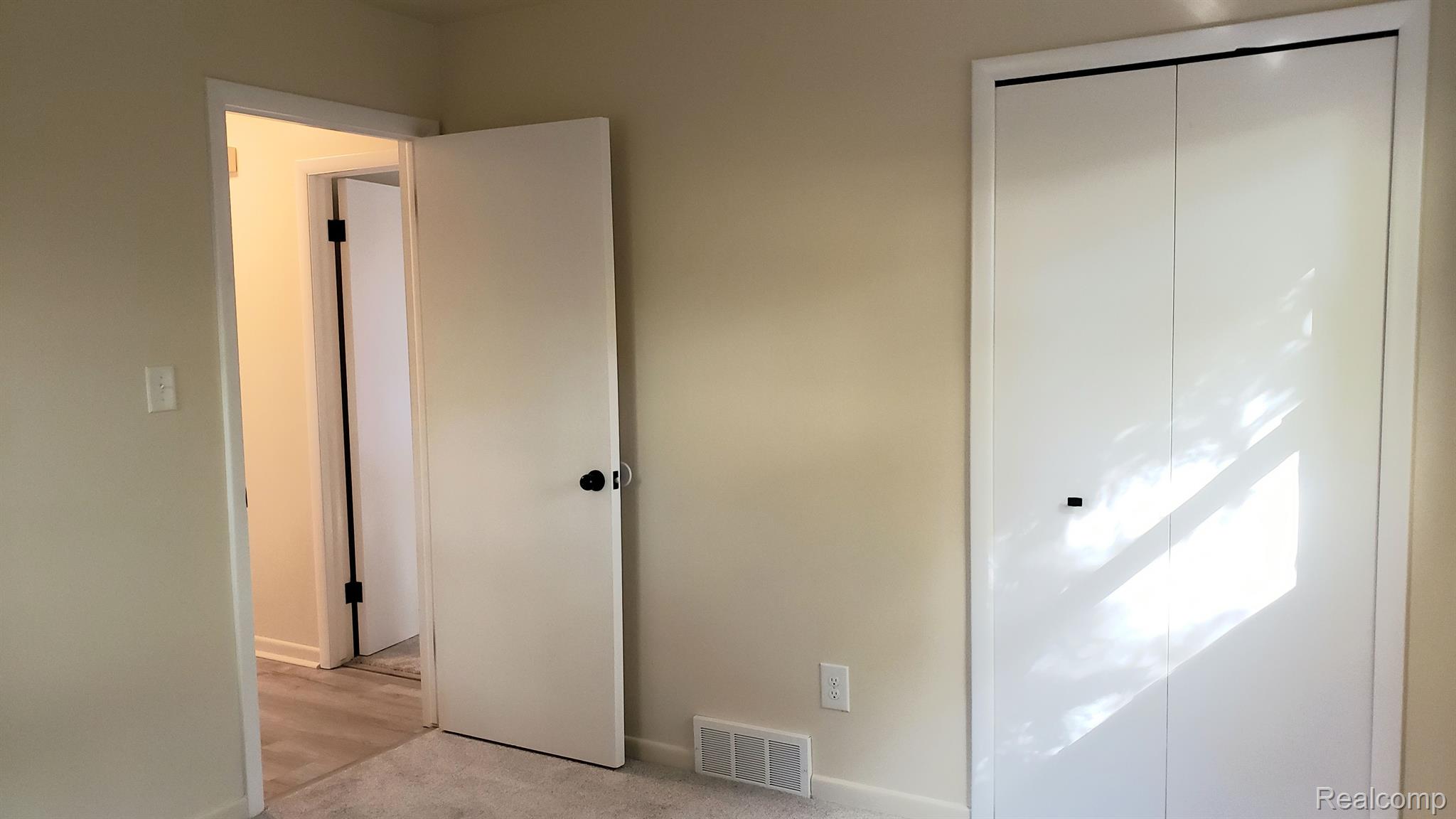 24595 Berg Road Southfield, MI 48033 - Photo 15 of 23 Gallery Image 15