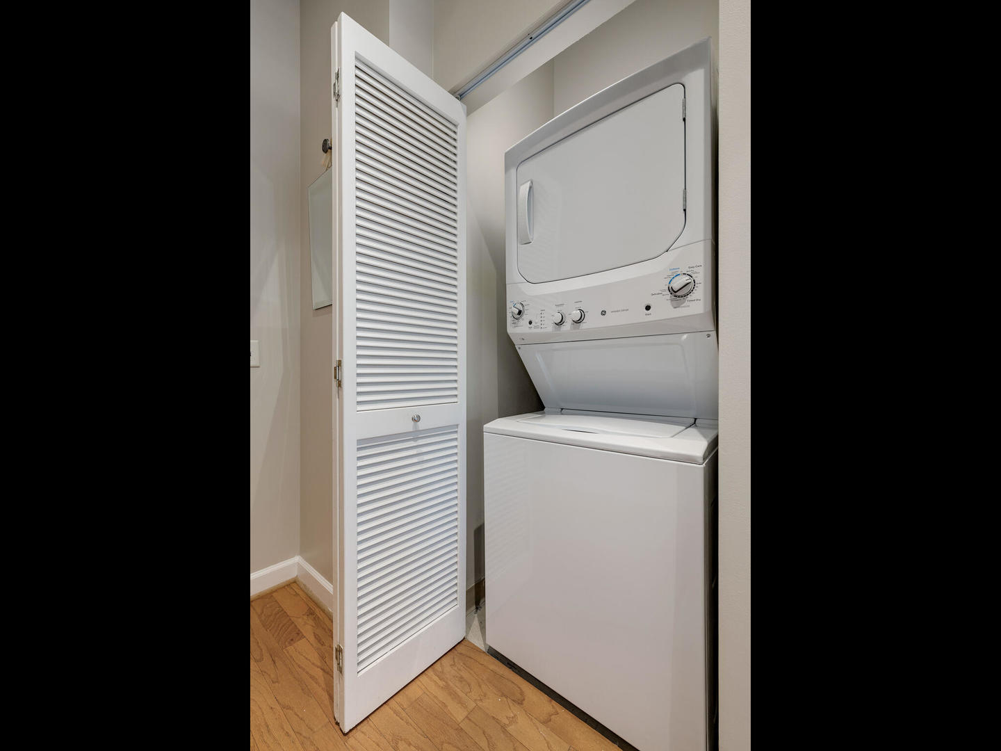 111 South Morgan Street, Unit 811 Chicago, IL 60607 - Photo 19 of 21 a view of washer and dryer