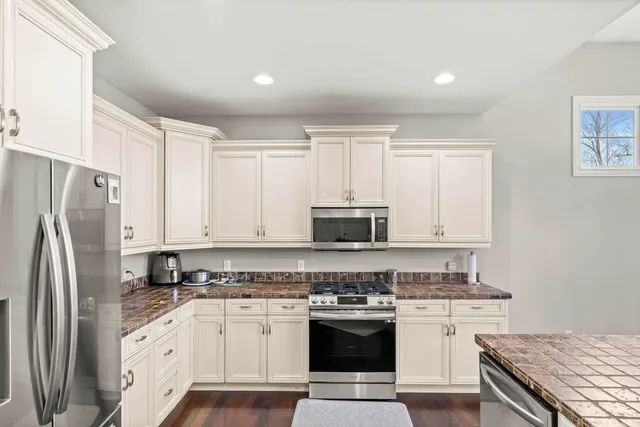 $725,000 | 83 Scotscraig Drive, Valparaiso, IN 46385