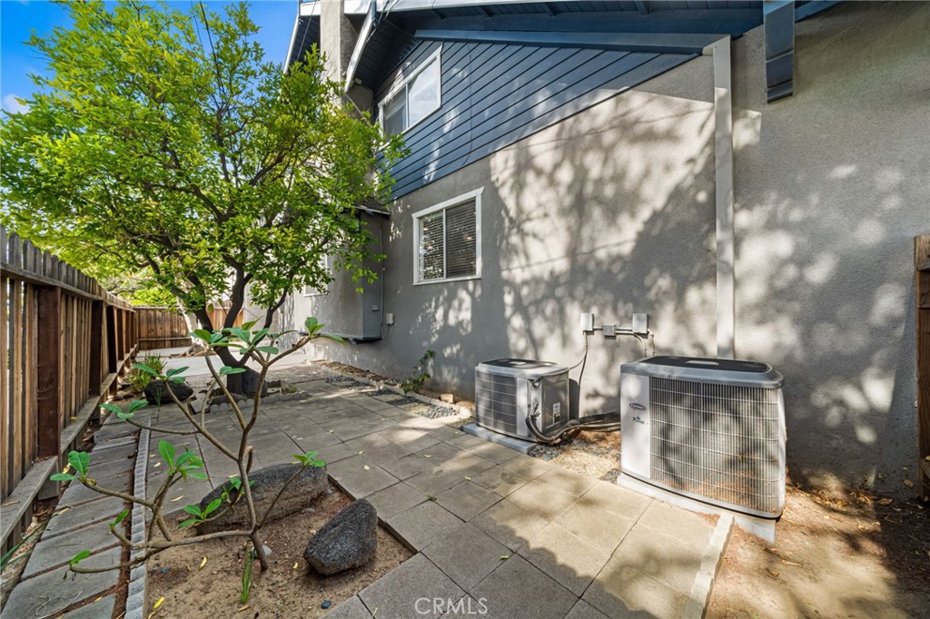 236 South Shaffer Street Orange, CA 92866 - Photo 3 of 63