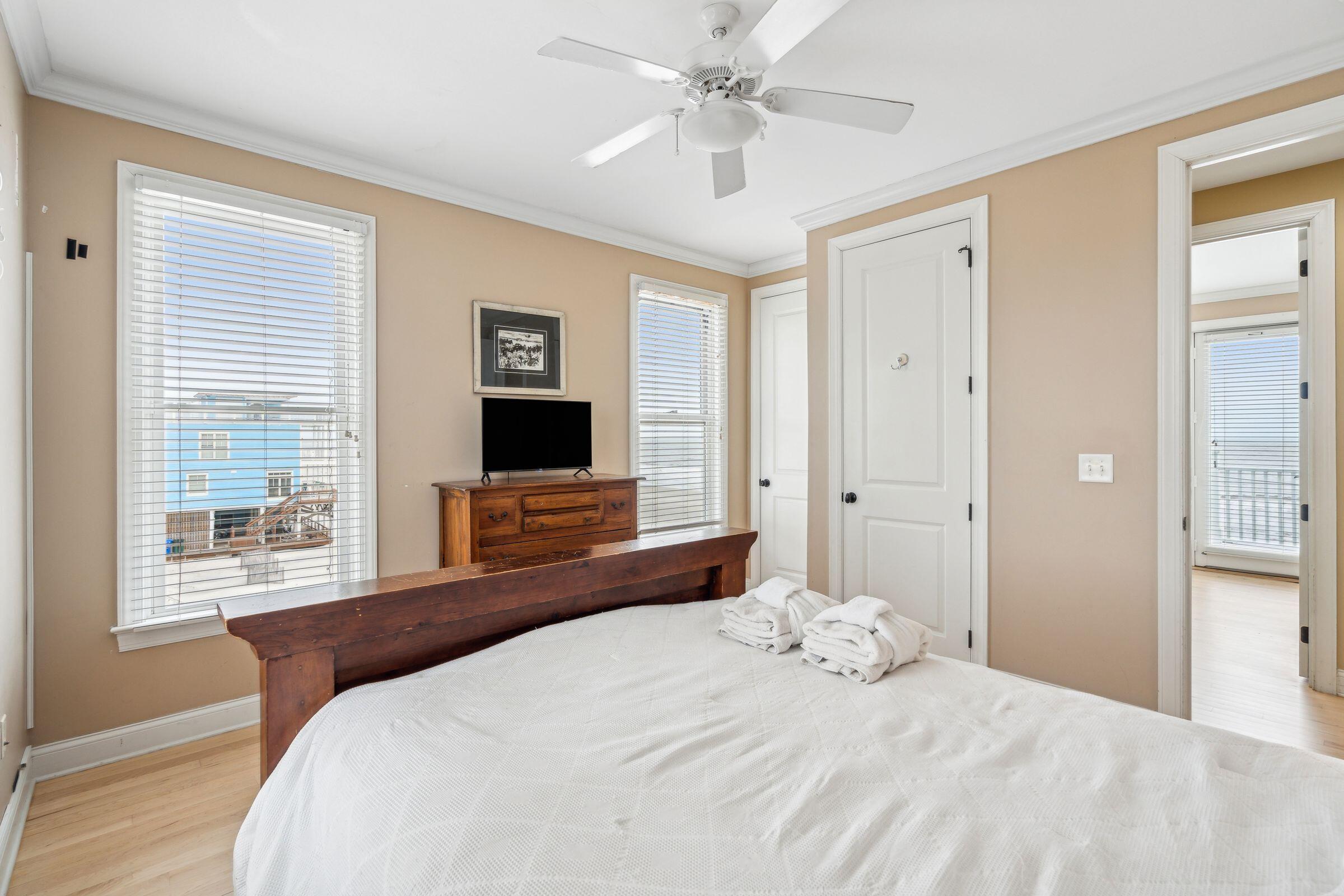 1699 East Ashley Avenue, Unit B Folly Beach, SC 29439 - Photo 47 of 85 40_1699EAshAve-KeenEyeMarketing-039