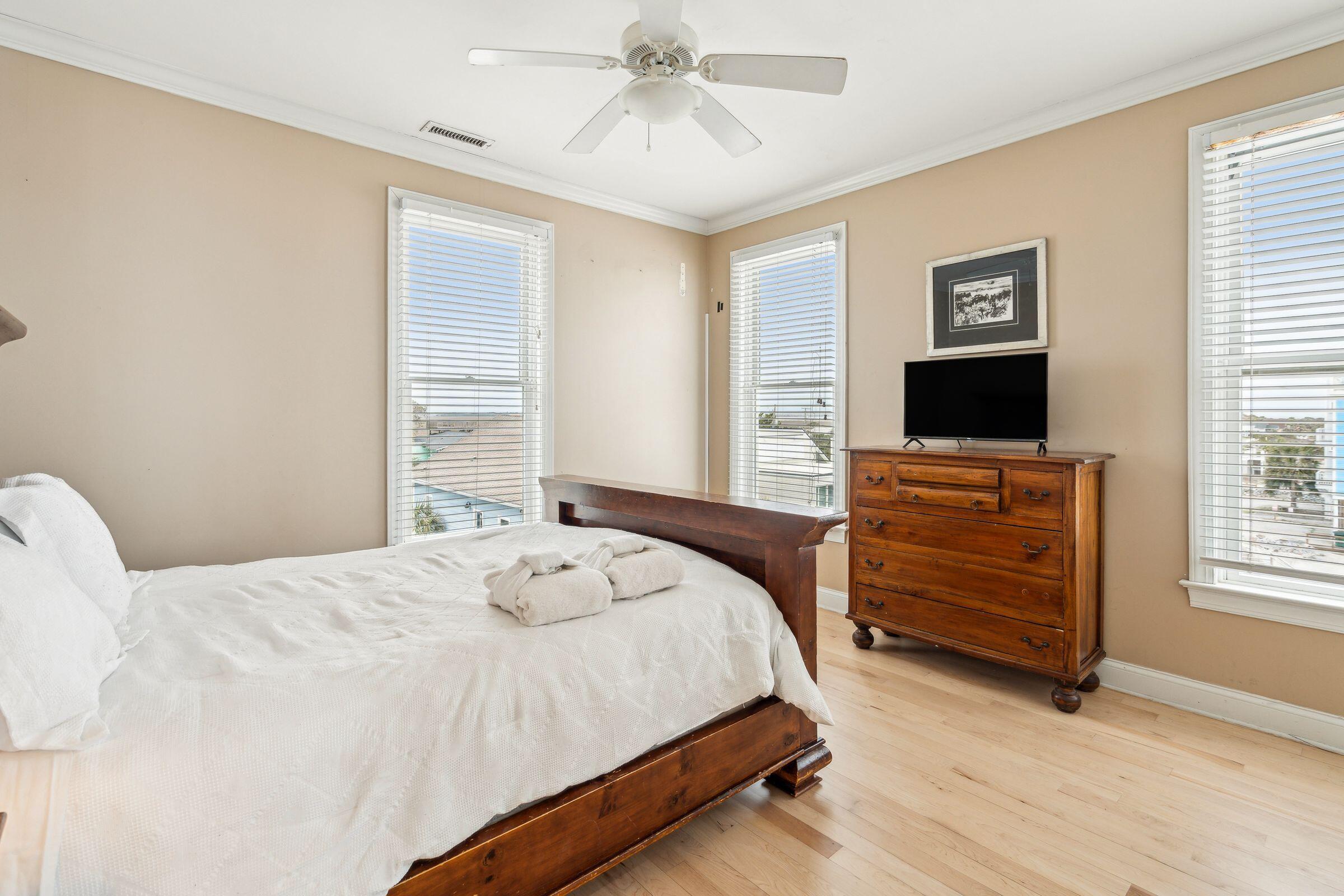 1699 East Ashley Avenue, Unit B Folly Beach, SC 29439 - Photo 47 of 85 39_1699EAshAve-KeenEyeMarketing-038