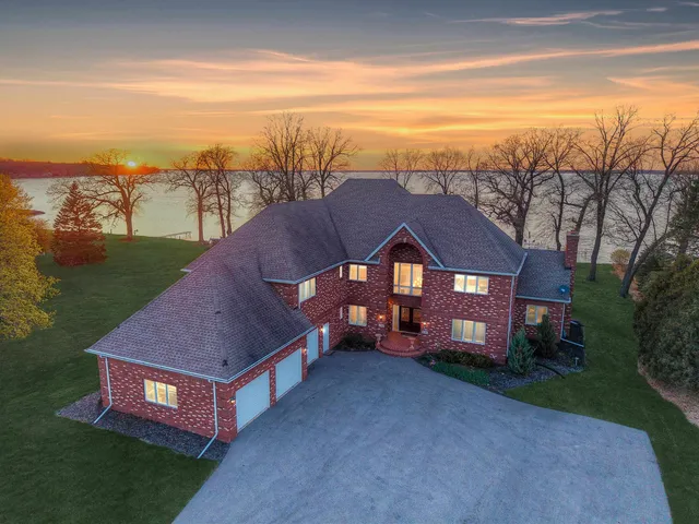 $1,890,000 | 3050 Waldwic Lane, Oshkosh, WI 54904