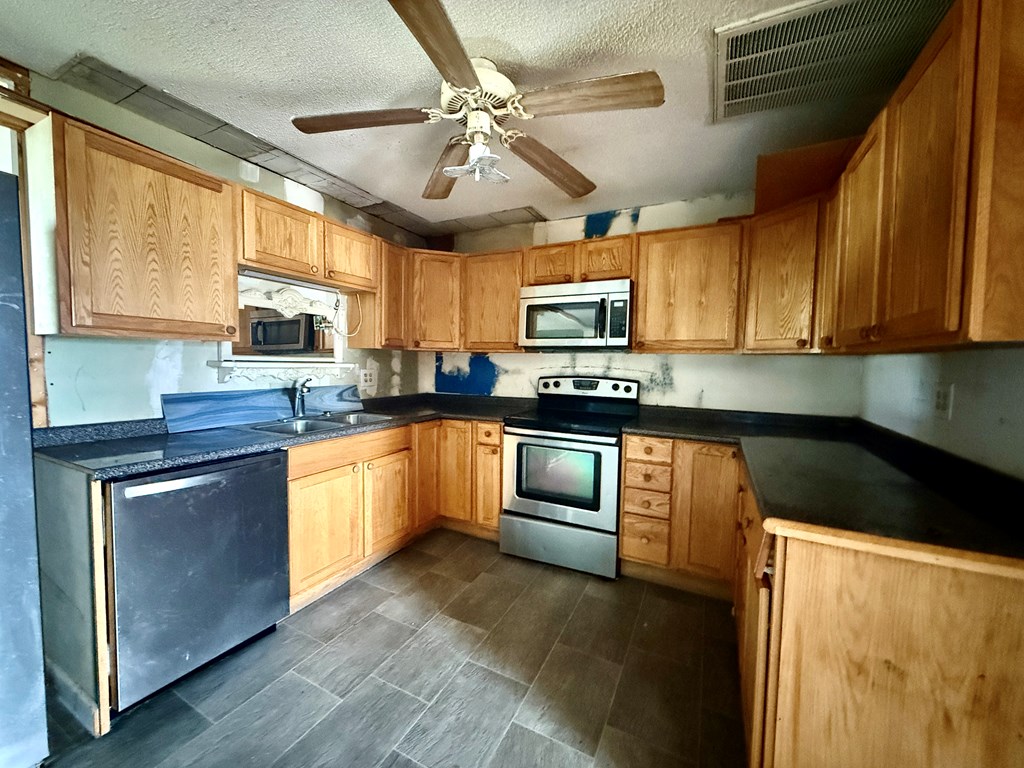 111 South Forest Street Geneva, AL 36340 - Photo 4 of 22