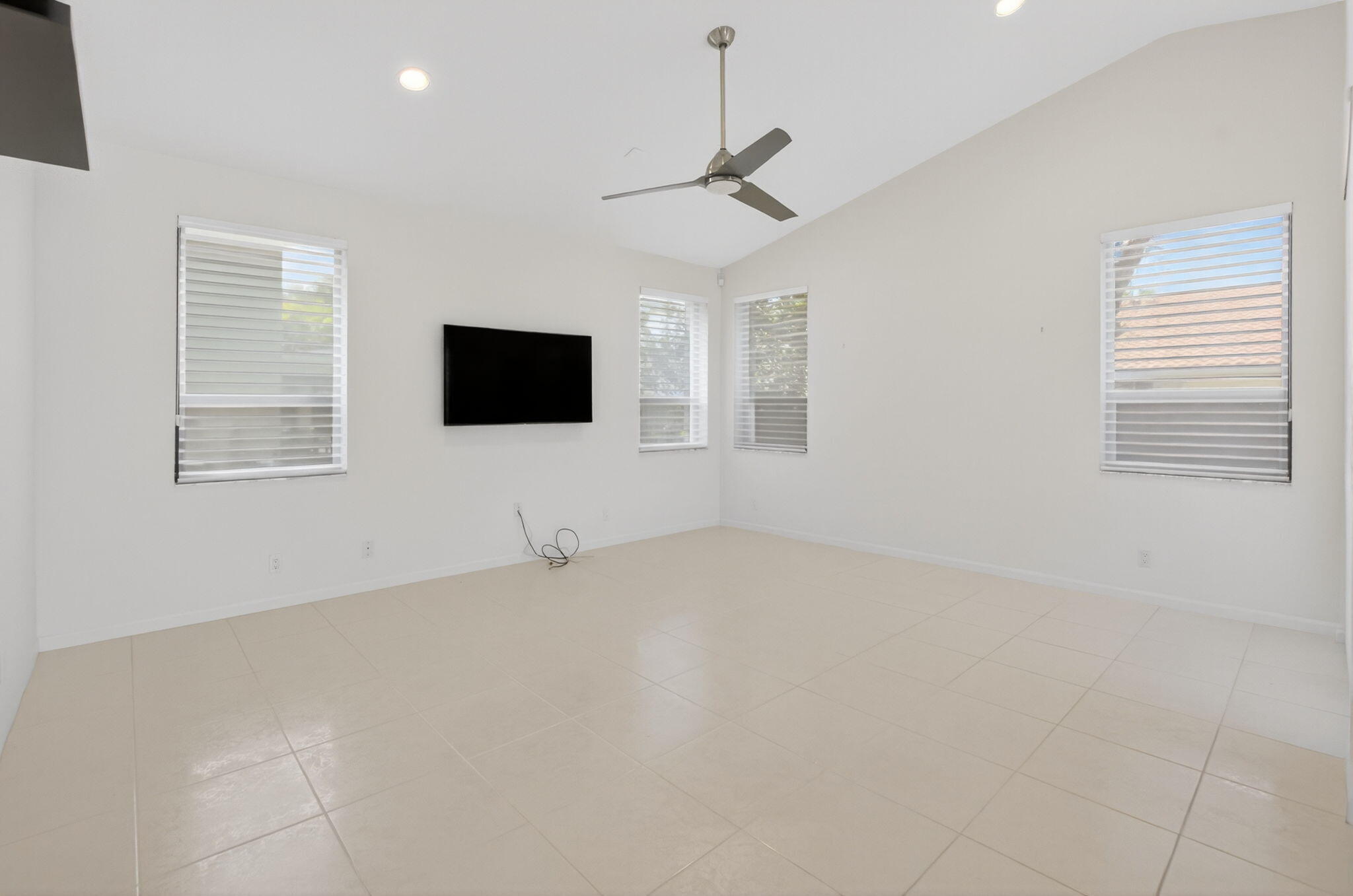 10028 Venezia Place Boca Raton, FL 33428 - Photo 13 of 40 12-web-or-mls-DSC_0383