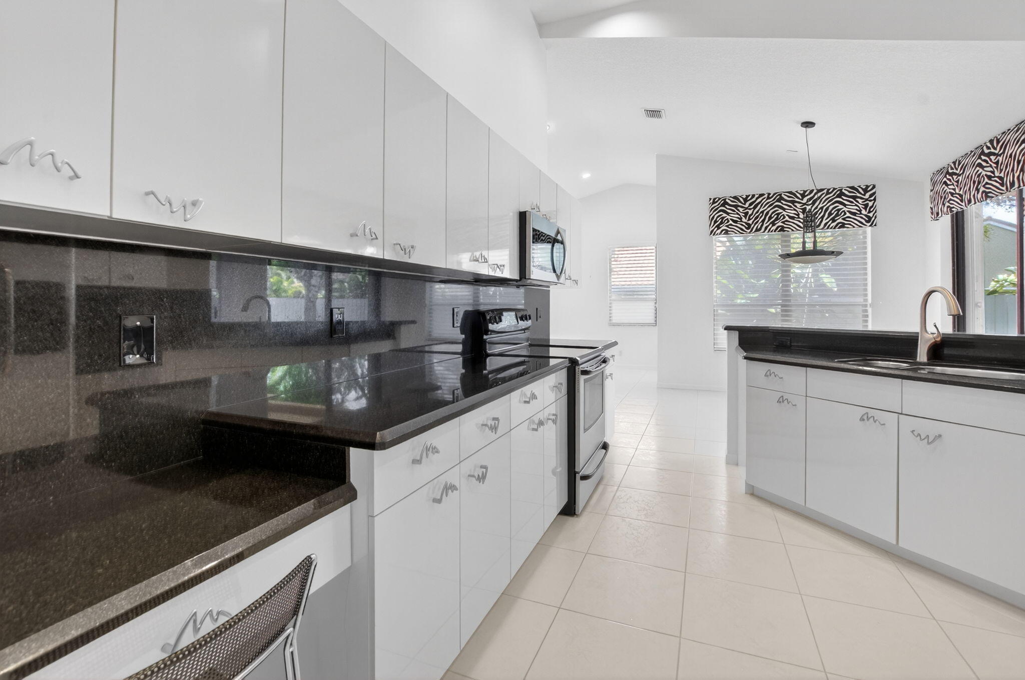 10028 Venezia Place Boca Raton, FL 33428 - Photo 8 of 40 18-web-or-mls-DSC_0414