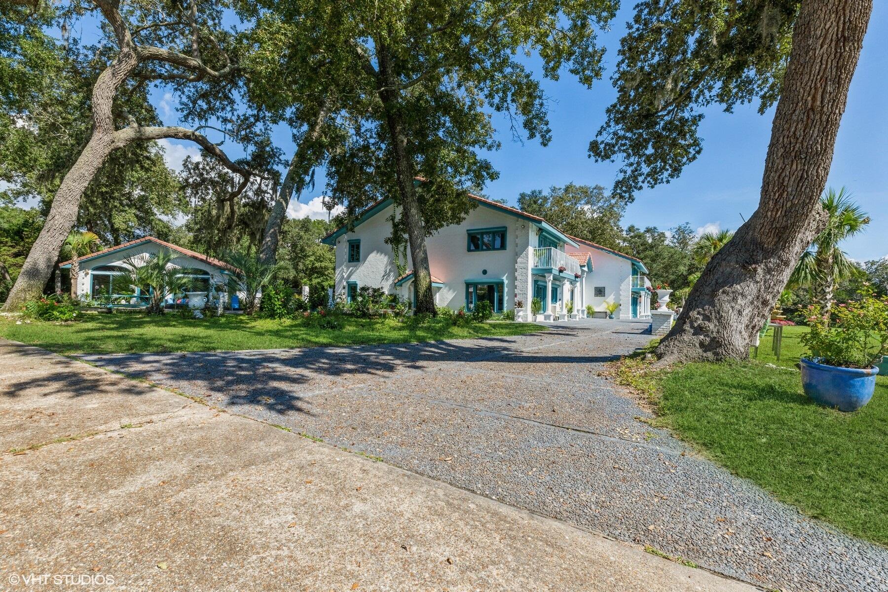 13000 Highway 20 Freeport, FL 32439 - Photo 6 of 31 a front view of a house with garden