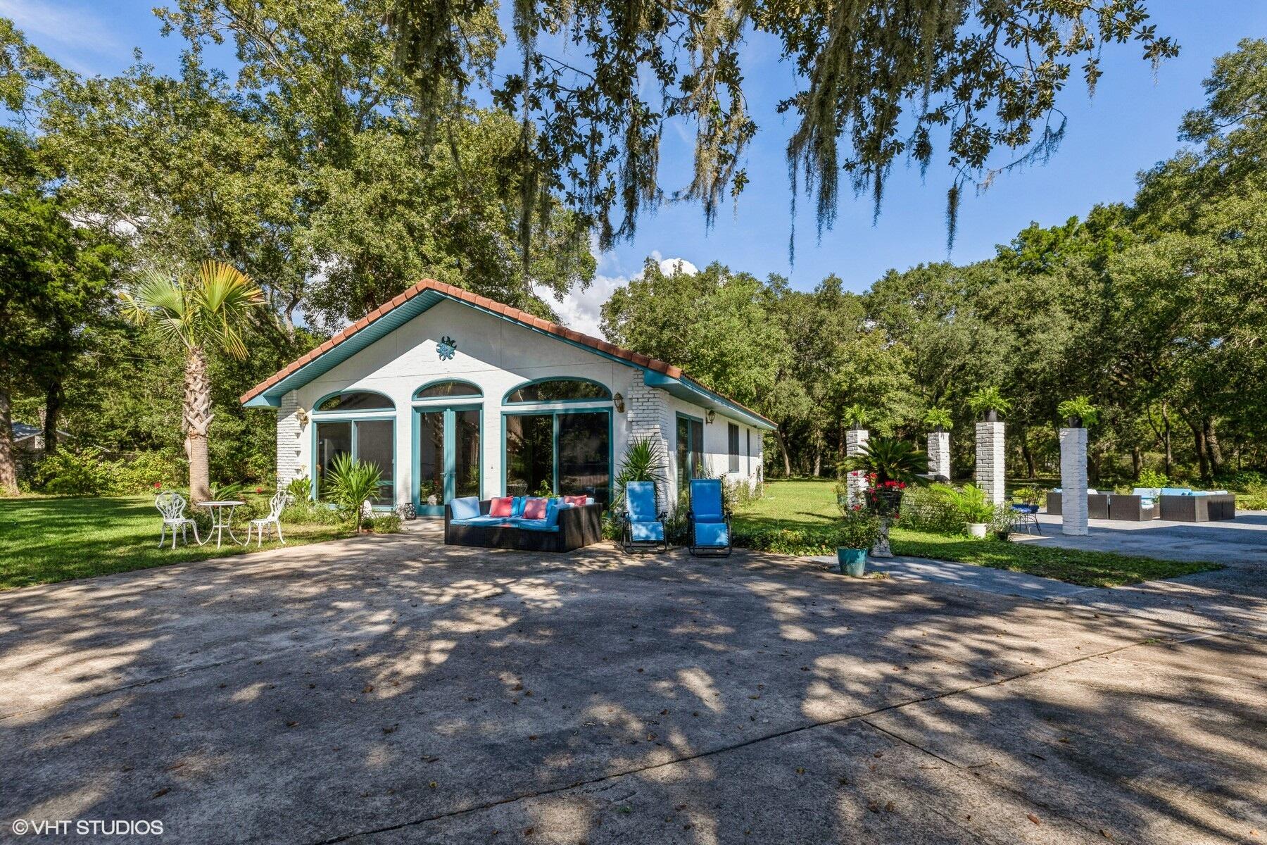 13000 Highway 20 Freeport, FL 32439 - Photo 7 of 31 a front view of a house with garden