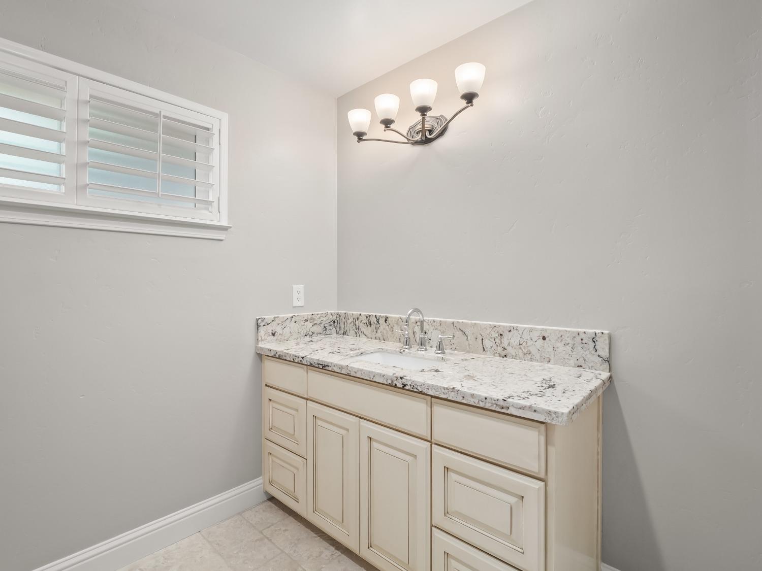 15622 West E Street Kerman, CA 93630 - Photo 29 of 43