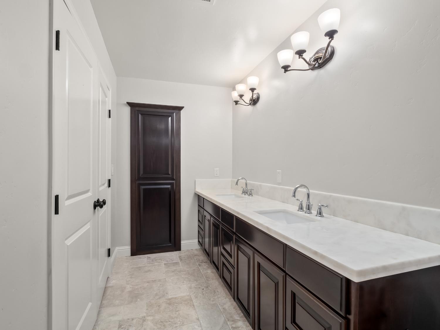 15622 West E Street Kerman, CA 93630 - Photo 37 of 43