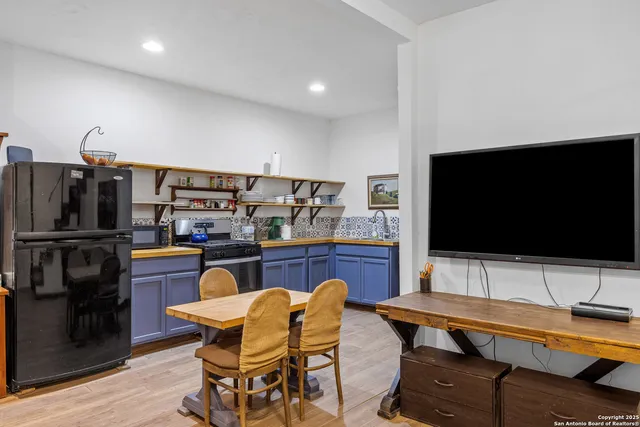 $579,000 | 816 Cornelius Road, Utopia, TX 78884