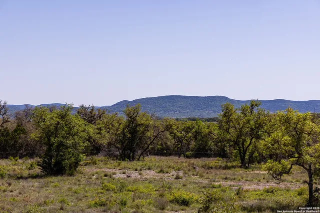 $579,000 | 816 Cornelius Road, Utopia, TX 78884