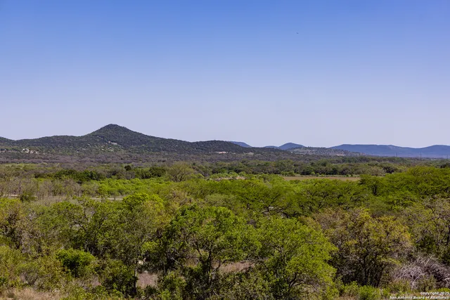 $579,000 | 816 Cornelius Road, Utopia, TX 78884