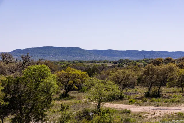 $579,000 | 816 Cornelius Road, Utopia, TX 78884