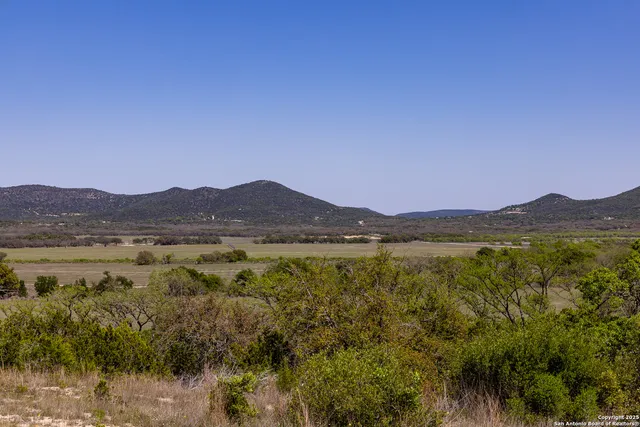 $579,000 | 816 Cornelius Road, Utopia, TX 78884