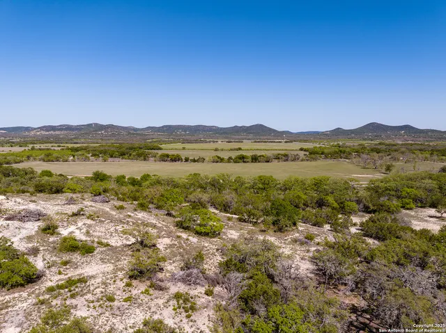 $579,000 | 816 Cornelius Road, Utopia, TX 78884