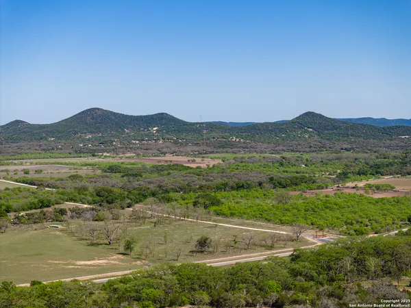 $579,000 | 816 Cornelius Road, Utopia, TX 78884