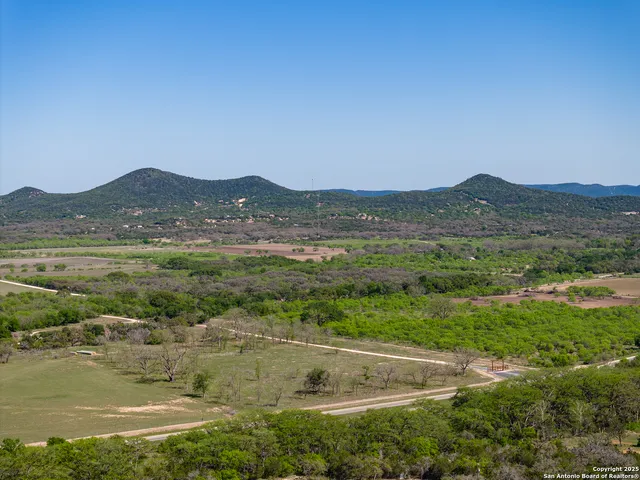 $579,000 | 816 Cornelius Road, Utopia, TX 78884