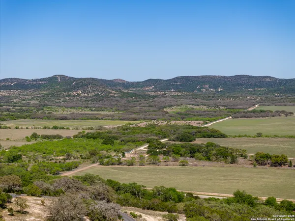 $579,000 | 816 Cornelius Road, Utopia, TX 78884
