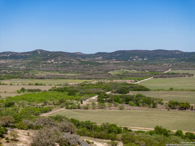 $579,000 | 816 Cornelius Road, Utopia, TX 78884