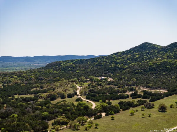 $579,000 | 816 Cornelius Road, Utopia, TX 78884