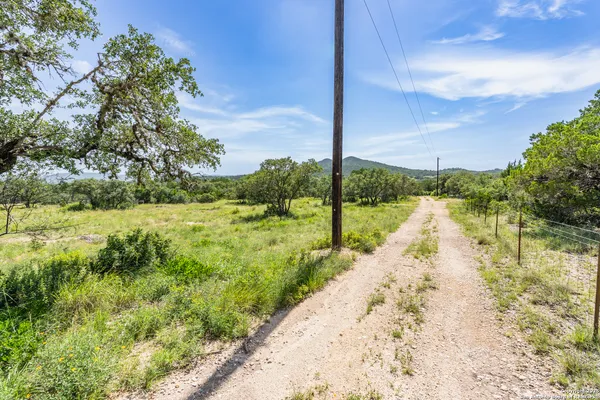 $579,000 | 816 Cornelius Road, Utopia, TX 78884