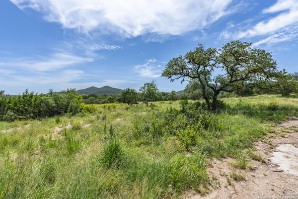 $579,000 | 816 Cornelius Road, Utopia, TX 78884