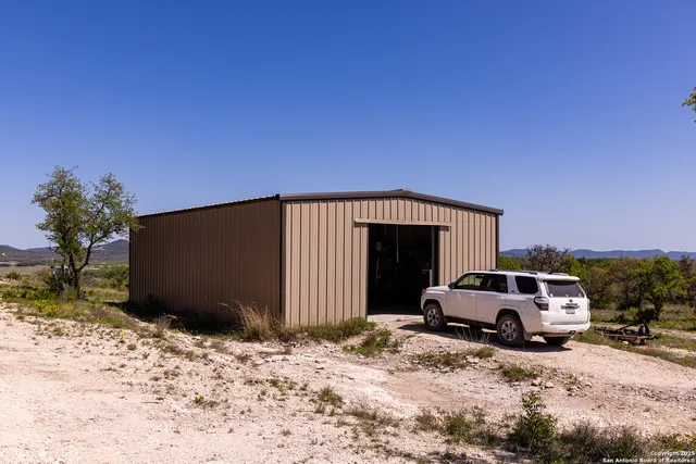 $579,000 | 816 Cornelius Road, Utopia, TX 78884