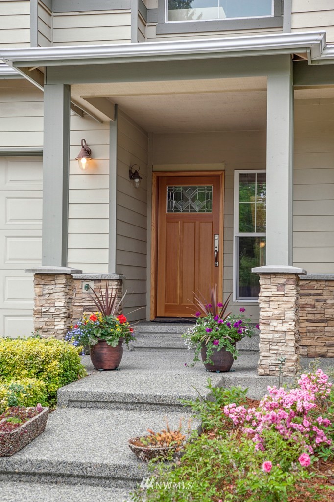 9017 240th Street Southwest Edmonds, WA 98026 - Photo 2 of 25 Gallery Image 2