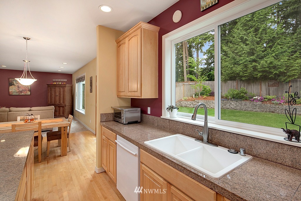 9017 240th Street Southwest Edmonds, WA 98026 - Photo 7 of 25 Gallery Image 7