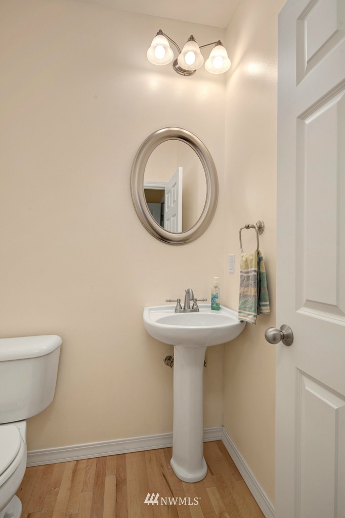 9017 240th Street Southwest Edmonds, WA 98026 - Photo 9 of 25 Gallery Image 9