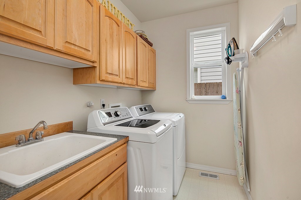 9017 240th Street Southwest Edmonds, WA 98026 - Photo 10 of 25 Gallery Image 10