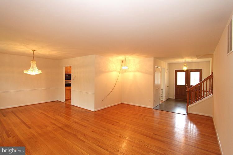 2725 Weller Road Silver Spring, MD 20906 - Photo 22 of 30 Living Room