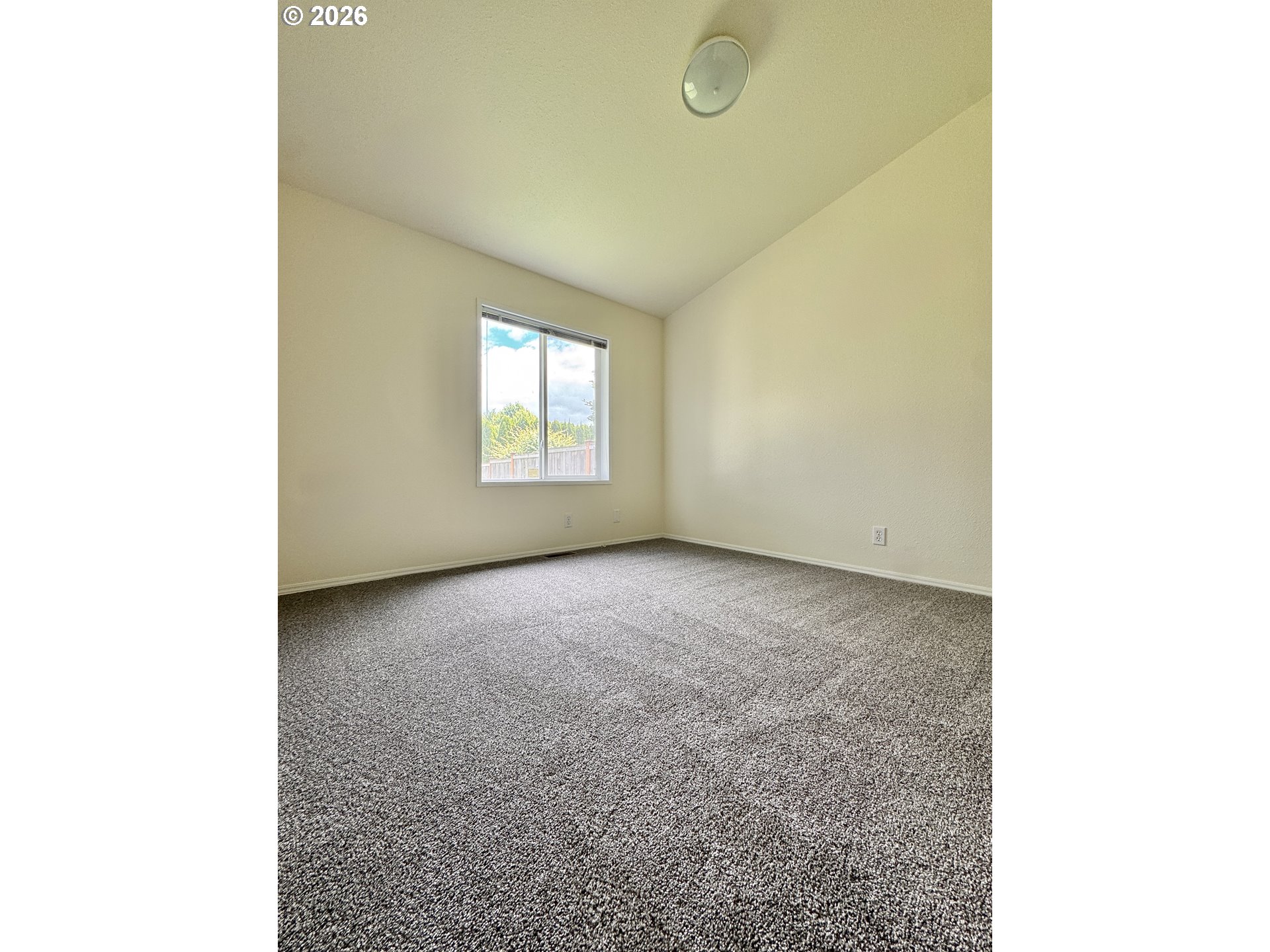 962 Rainbow Drive Springfield, OR 97477 - Photo 4 of 48